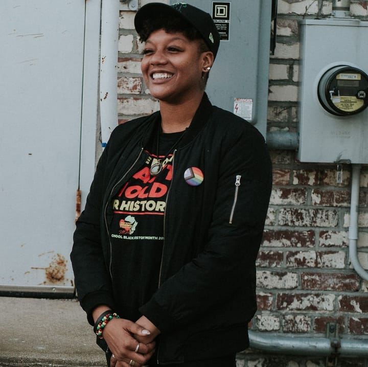Champaign Is Also A Band: Lola Honeye